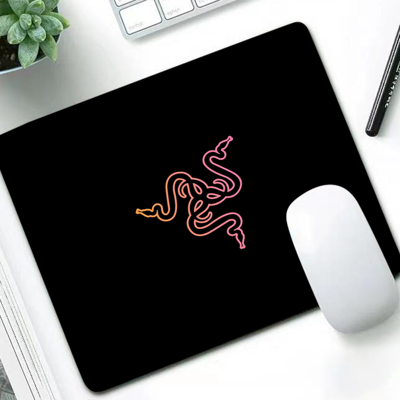 Pc Gaming Used - Razer Luxury Mouse Pad Anime Gamer
